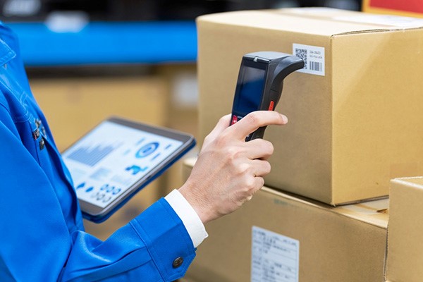 تکنولوژی RFID؛ تحولی در مدیریت زنجیره تأمین و انبارداری سیستم RFID برای ردیابی خودکار کالاها در انبار لجستیکی