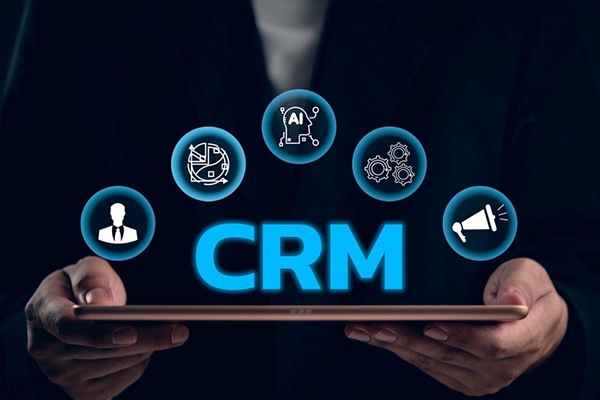  سیستم مدیریت ارتباط با مشتری (CRM) برای بهبود تعاملات و نگهداشت مشتری
