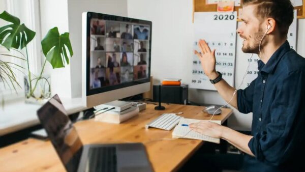 قابلیتهای Zoom؛ از تماس تصویری با کیفیت بالا تا چت و اشتراکگذاری فایل