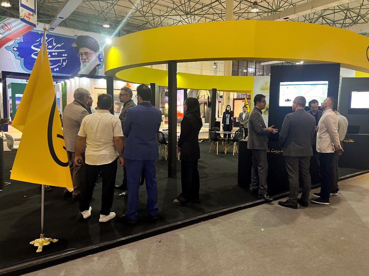 ایرانسل با معرفی محصولات خود به سازمانها، آنها را با تأثیر این راهکارها در ارتقای کیفیت خدمات شهری، کاهش مصرف انرژی و افزایش بهرهوری آشنا کرد.