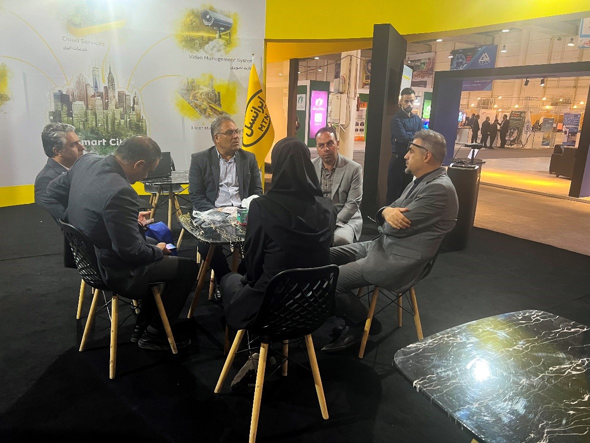 ایرانسل با محصولاتی نظیر سرویس بیسیم واکه، سامانه مدیریت هوشمند ناوگان، مرکز تماس ابری و... در این رویداد حضور داشت.