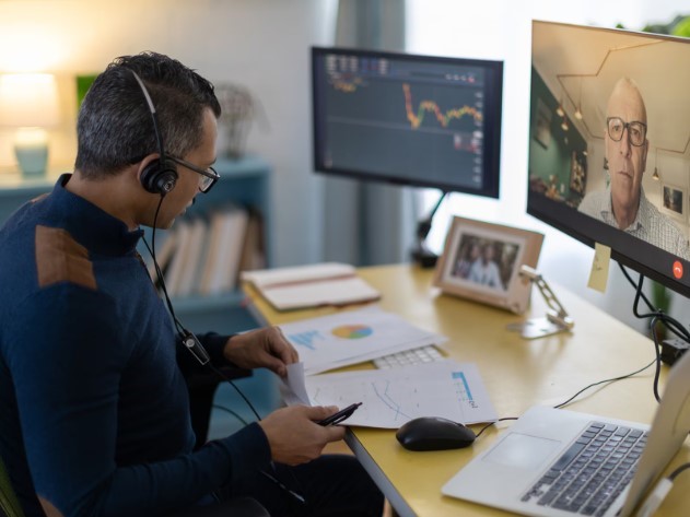 با سرمایه‌گذاری در فناوری‌های ابری و ابزارهای دیجیتال، سازمان‌ها می‌توانند نیروی کار خود را از هر مکان و در هر زمان به‌صورت امن و مؤثر مدیریت کنند.