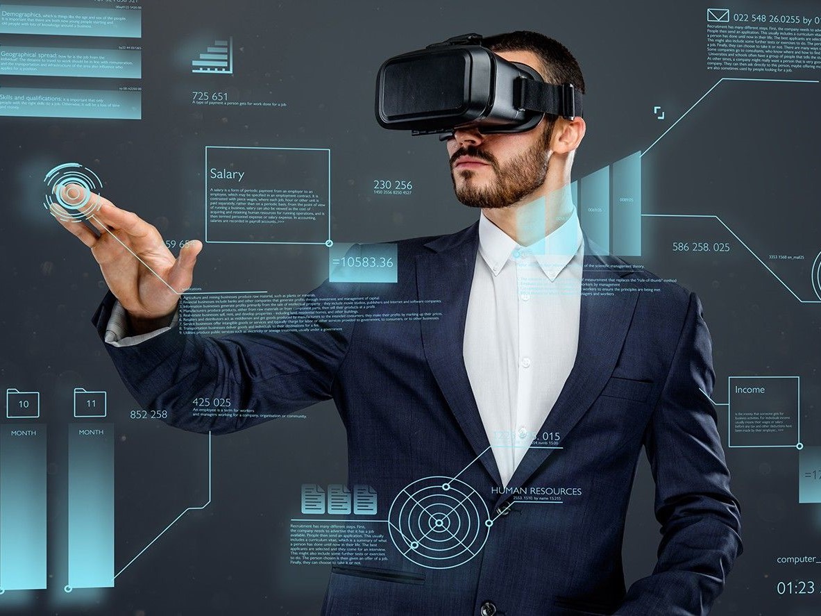 متاورس یک فضای مجازی مشترک و جمعی است که از ترکیب واقعیت فیزیکی تقویت‌شده با فناوری و واقعیت مجازی پایدار و مداوم شکل می‌گیرد.